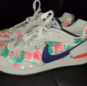 Nike N7 venture runners